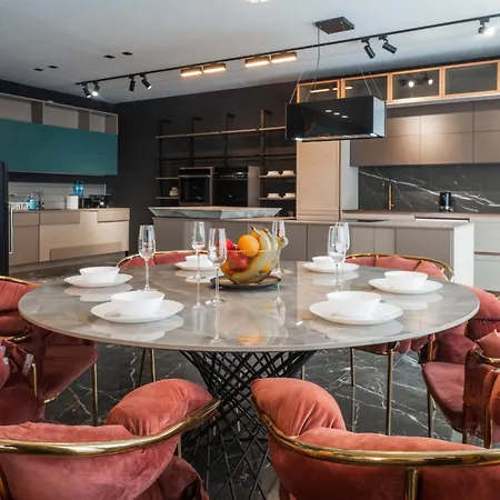 Luxury 3br Penthouse With Artistic Deco & Terrace شقة