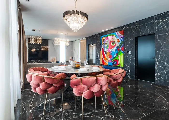 Luxury 3br Penthouse With Artistic Deco & Terrace Apartman