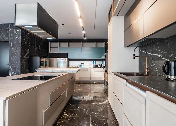 Luxury 3br Penthouse With Artistic Deco & Terrace Apartman
