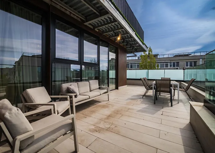 Apartman Luxury 3br Penthouse With Artistic Deco & Terrace *