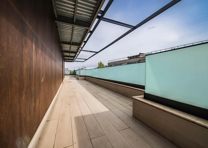 Luxury 3br Penthouse With Artistic Deco & Terrace *