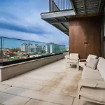 Apartament Luxury 3br Penthouse With Artistic Deco & Terrace