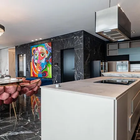 High-end Residences - Luxury & Penthouse Apartment *