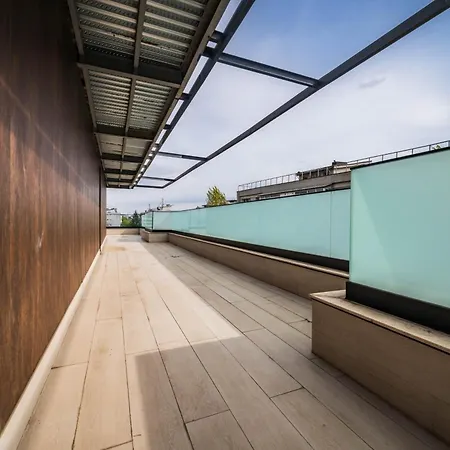 Luxury 3br Penthouse With Artistic Deco & Terrace *