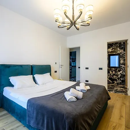 High-end Residences - Luxury & Penthouse Apartment *