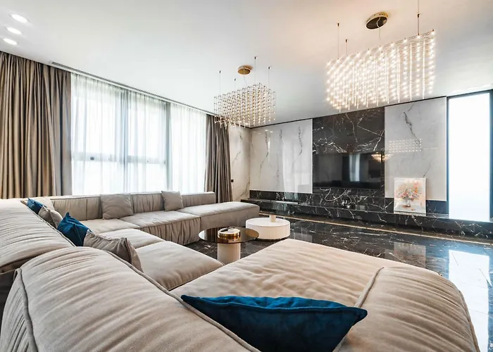 Apartment Luxury 3br Penthouse With Artistic Deco & Terrace