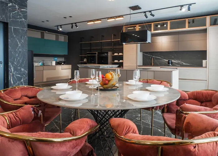 Luxury 3br Penthouse With Artistic Deco & Terrace Apartmán