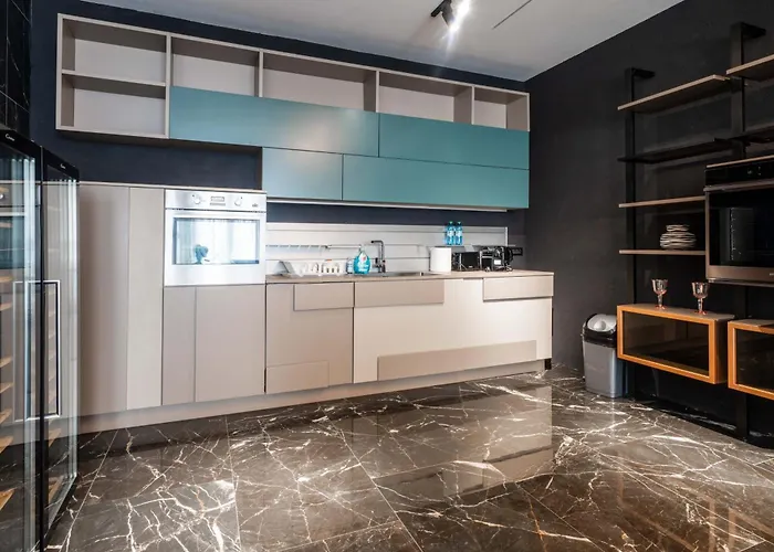 Luxury 3br Penthouse With Artistic Deco & Terrace Apartment