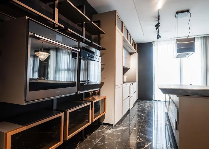 Luxury 3br Penthouse With Artistic Deco & Terrace *