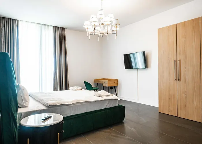 Apartment Luxury 3br Penthouse With Artistic Deco & Terrace