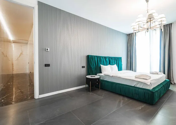 Luxury 3br Penthouse With Artistic Deco & Terrace