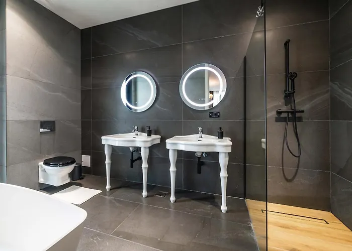 Luxury 3br Penthouse With Artistic Deco & Terrace Apartment