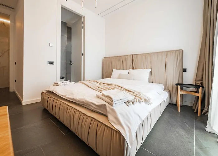 Apartment Luxury 3br Penthouse With Artistic Deco & Terrace *
