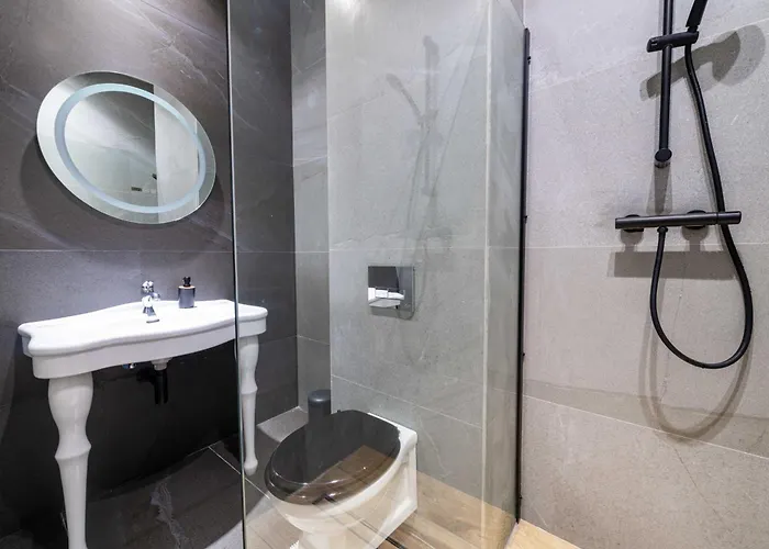 Luxury 3br Penthouse With Artistic Deco & Terrace Apartment *