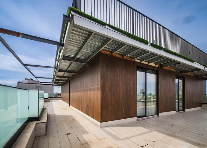 Luxury 3br Penthouse With Artistic Deco & Terrace Apartment