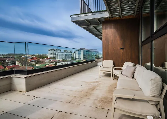 Apartment Luxury 3br Penthouse With Artistic Deco & Terrace