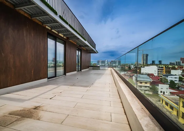 Luxury 3br Penthouse With Artistic Deco & Terrace *