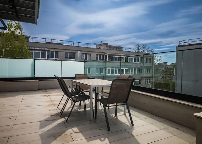 Luxury 3br Penthouse With Artistic Deco & Terrace
