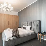 Luxury 3br Penthouse With Artistic Deco & Terrace Appartement Boekarest