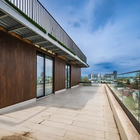 Апартаменты Luxury 3br Penthouse With Artistic Deco & Terrace